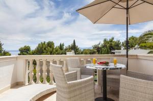 Luxury One-Bedroom Apartment with Sea View room in Villa Mediterranea
