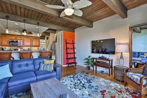 Kona Condo with View, Walk to Beach and Restaurants