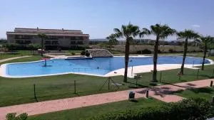 Fabuloso alojamiento compuesto por 4 chalets adosados de lujo en Panorámica Golf para 28 personas piscina con CIRCUITO SPA - San Jorge