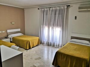 Triple Room - Exterior room in Hostal Madrid I