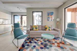 Blue Mandarin Riverside