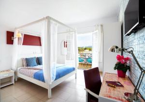 Double Room with Balcony room in Bella Colina I Vintage Hotel 1953