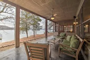 Waters Edge Home on Shore of Beaver Lake! - Garfield