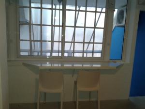 Monoambiente con baño privado y cocineta dentro de casa