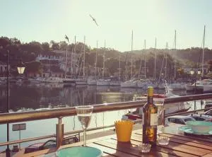 Xaradiotis House - A modern home away from home - 梅加尼西岛