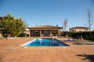 Casa Bella con piscina - Riells del Fay
