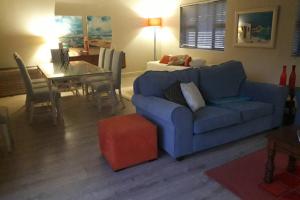 Moondust near the ocean, food and wine