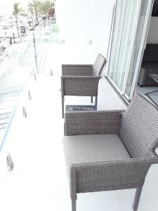 FRONT PORT LINE SLEEPS 6