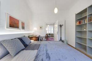 City Center Apartment with Parking