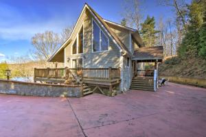 Spacious Lake Santeetlah Cottage w Lake Views!