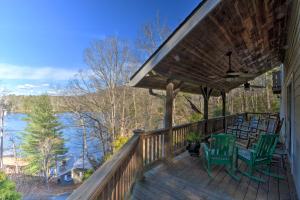 Spacious Lake Santeetlah Cottage w Lake Views!