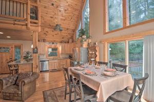 Spacious Lake Santeetlah Cottage w Lake Views!