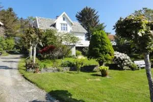 Charming flat in cosy farmhouse - Åkrehamn