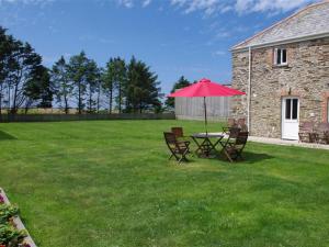 Cozy Holiday Home in Cornwall with large garden