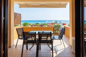 Dafni's Beachfront Luxury Studios - 尼基季