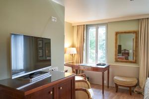 Hotels HOTEL Les Contes de Bruyeres : photos des chambres