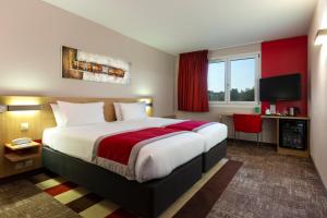 Hotels Holiday Inn - Strasbourg - Nord, an IHG Hotel : Chambre Double pour Personnes à Mobilité Réduite avec Douche Accessible en Fauteuil Roulant