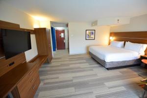 Standard King Room room in Holiday Inn Express Pittsburgh-Bridgeville an IHG Hotel