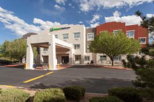  Holiday Inn Express & Suites
