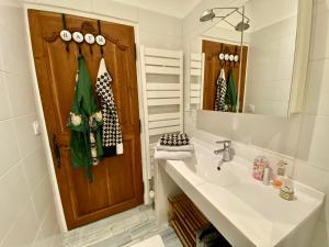 Appartements Traumhafte Ferienwohnung Nuages in der Villa-Fontaine-Vieille, Vence, Nahe Nizza : photos des chambres