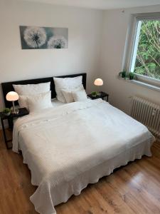 Direkte Uninähe: Ferienwohnung mit großem Doppelbett, Küchenzeile und neu renoviertem Badezimmer