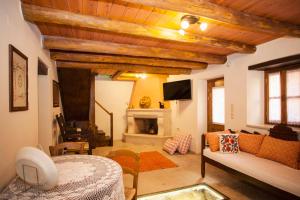 Ariadne Traditional Home