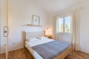 Sutivan seaside apartment