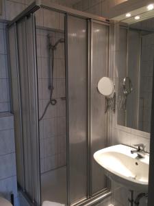 Single Room with Shower room in Central Hotel