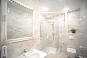 3 bedroom, 2 bathroom Apartment near Forum Lviv