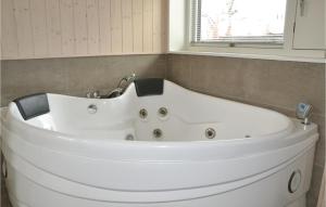 Three-Bedroom Holiday Home In Jagerspris