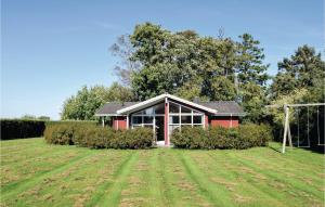 Three-Bedroom Holiday Home In Humble