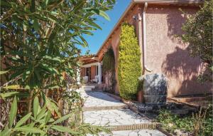 Maisons de vacances Beautiful home in Cruzy with 4 Bedrooms, WiFi and Outdoor swimming pool : Maison de Vacances 4 Chambres