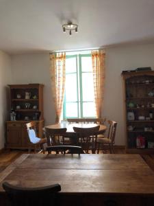 Maisons de vacances Large 100 year old house in lovely walking area : photos des chambres