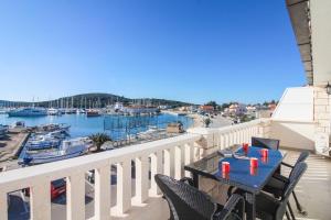 Goles apartments-First row to the sea