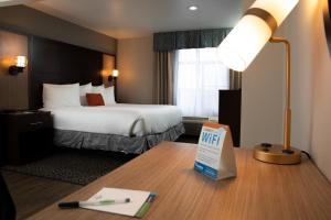 King Room - Disability Access - Non-Smoking room in Wingate by Wyndham - DFW North