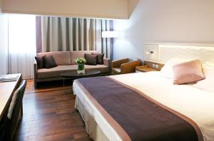 Standard Room with City View room in Crowne Plaza Limassol an IHG Hotel