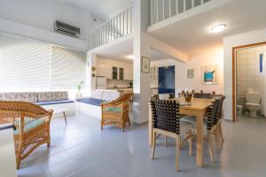 Govino Bay