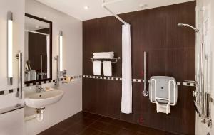 Standard Double Room - Disability Access room in Crowne Plaza London - Gatwick Airport an IHG Hotel