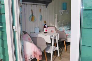 Hopgarden Glamping and camping - Luxury furnished Bell tents & Shepherd huts plus camp field to pitch your own tents