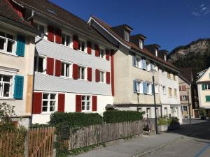 Namas JH4 Stadthaus mit 4 Wohnungen im Jüdischen Viertel Hohenemsas Austrija