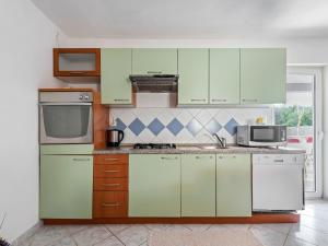 Enticing Apartment in Vir near Seabeach