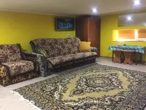 Хостел Мансардная комната с невысоким потолком до 170 см - 德罗霍贝奇