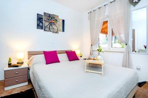 F&R Rooms