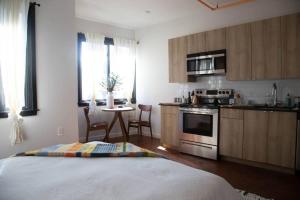 Billy Penn Studio with Outstanding Views, CONTACTLESS CHECK-IN