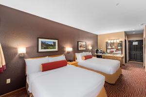 Queen Room with Two Queen Beds with No View - Ground Floor room in The Estes Park Resort