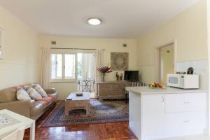 B5 Crawley Apartment 1 BRM & Sleepout near UWA