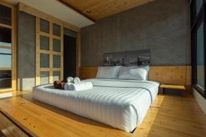 Saras Nest - Top Floor Seaview apartments