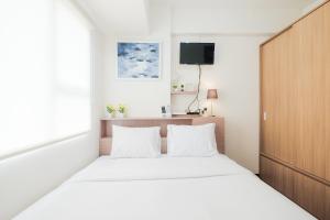 Spacious and Comfortable 2BR Cinere Resort Apartment By Travelio