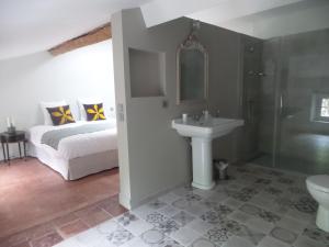 B&B / Chambres d'hotes LA COUR CARREE : Chambre Familiale