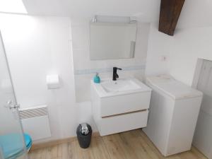 Appartements Appartement tout equipe a 100m du centre Thermal : photos des chambres